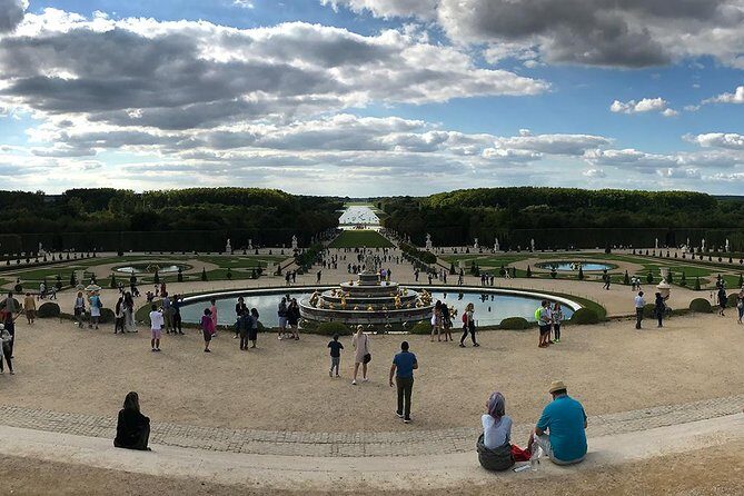 Versailles Palace & Marie-Antoinette's Estate Private Guided Tour - Versailles Gardens: Where Time Feels Different