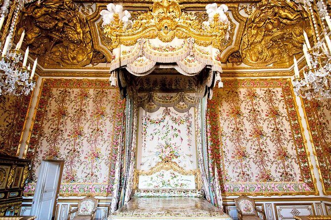 Versailles Palace & Marie-Antoinette's Estate Private Guided Tour - Marie-Antoinette’s Trianons and the Queen’s Hamlet
