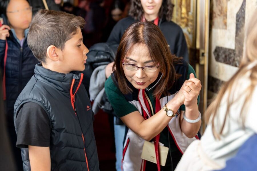 Versailles: Private Family Tour of Palace w/ Reserved Entry - Meeting point reality check: Place d’Armes and the flow of your visit