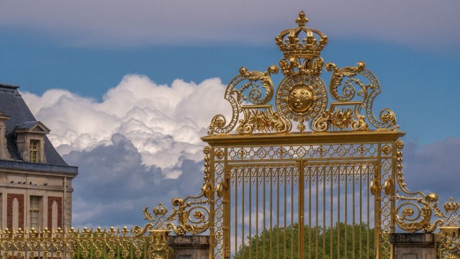 Versailles: Private Tour of the Palace with Reserved Entry - Meeting at Place d’Armes: Start Without Stress