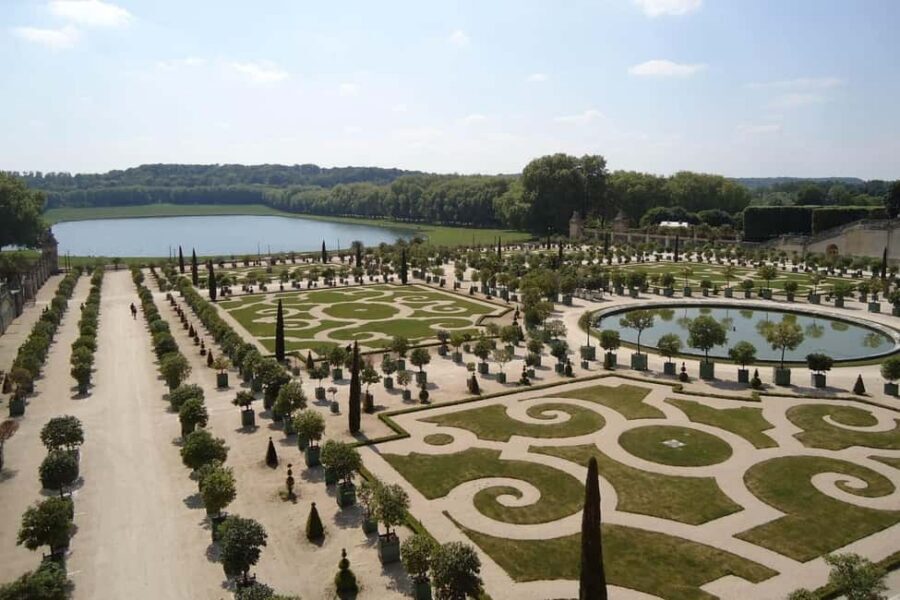 Versailles: Royal Palace & Gardens Private Golf Cart Tour - Gardens by golf cart: seeing more without frying your feet