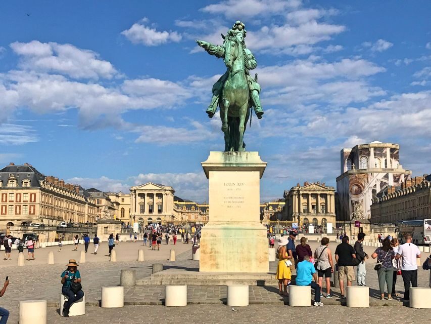 Versailles: Skip-the-Line Guided Palace Tour and Full Access - Meeting the group at the Louis XIV statue and getting inside