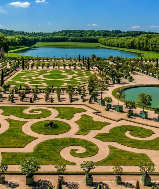 Versailles: Skip the Line Versailles Palace and Gardens Tour - Meeting point at Café Pierre Hermé near Pont de l’Alma