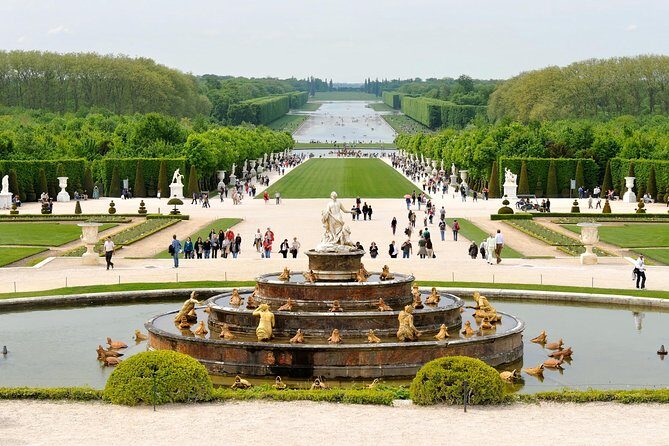 Versailles Timed Entrance Ticket and Giverny Small Group Day Trip from Paris - Guide style and pacing: how the day feels on your feet