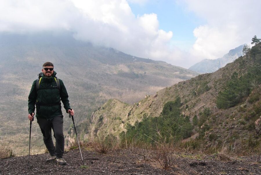 Vesuvio: 3h trekking tour with volcanological guide - Looking Into the Crater: Why the Interior View Matters