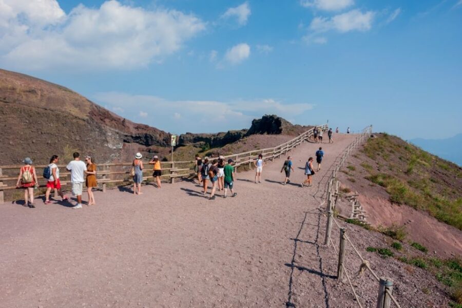 Vesuvius and Pompeii Transfer + Entrance for the Vesuvio - Pompeii Archaeological Park: why ending here can be a win