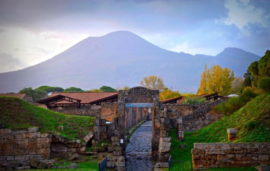 Vesuvius and Pompeii Transfer + Entrance for the Vesuvio - Vesuvius Park: what the 2-hour window is really for
