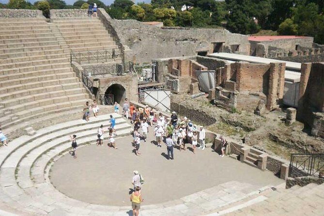 VIP Pompeii Tour including Newly Opened Houses With Archaeologist - Where you meet and how the day starts smoothly