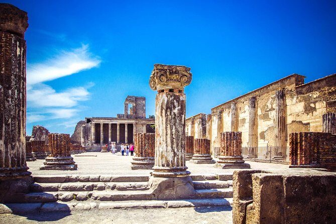 Visit Pompeii with a local expert guide - Key highlights at a glance