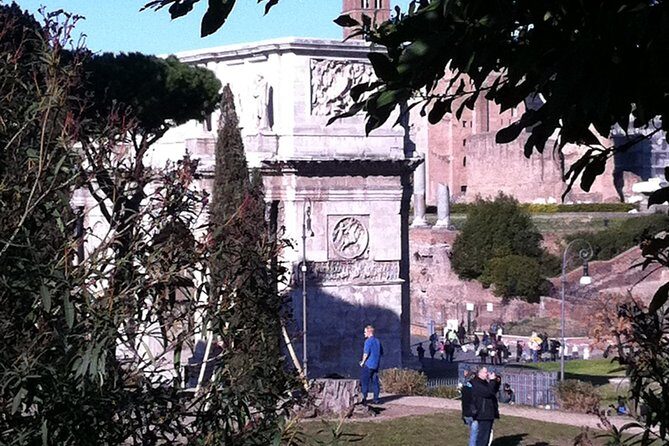Walking Tour of the Colosseum, the Roman Forum and Palatine Hill - How the guide changes everything: crowd navigation and real explanations