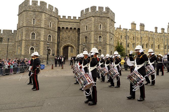 Windsor Castle, Stonehenge and Oxford Day Guided Tour from London - The coach ride: comfort, Wi‑Fi odds, and group energy